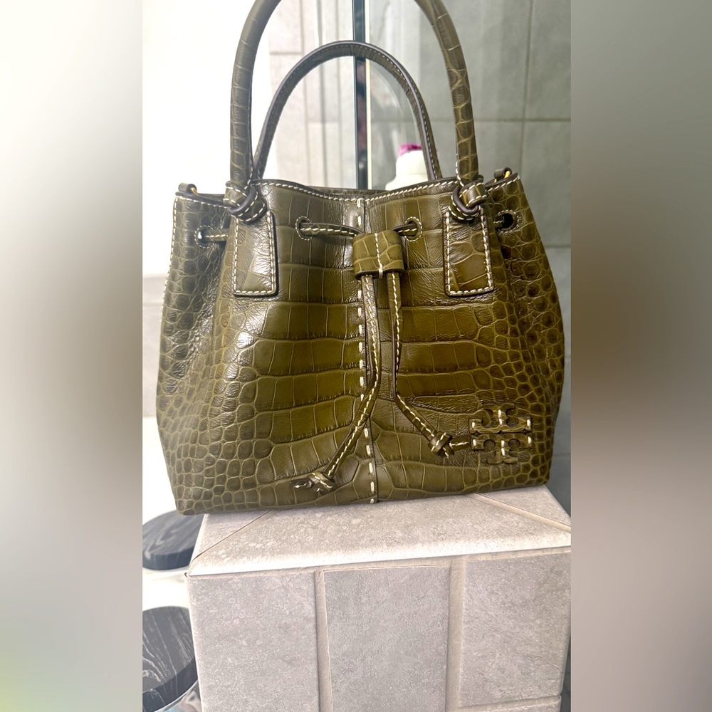 Tory Burch Bucket crossbody- New!